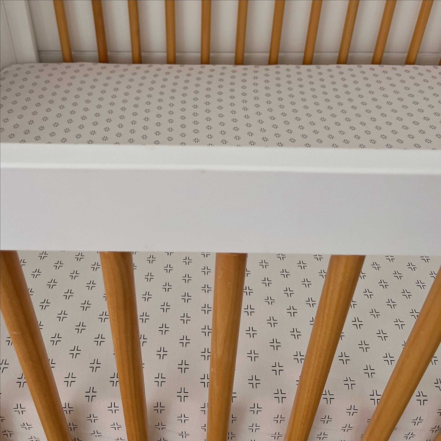 Baby Stuff SpearmintLOVE | Stretch Mini Crib Sheet, Natural/Black Geo