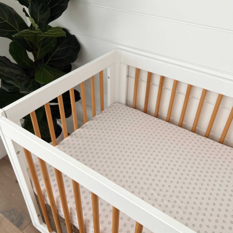 Baby Stuff SpearmintLOVE | Stretch Crib Sheet, Natural/Black Geo